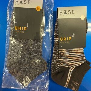 Low Rise Grip Socks – Black & Brown